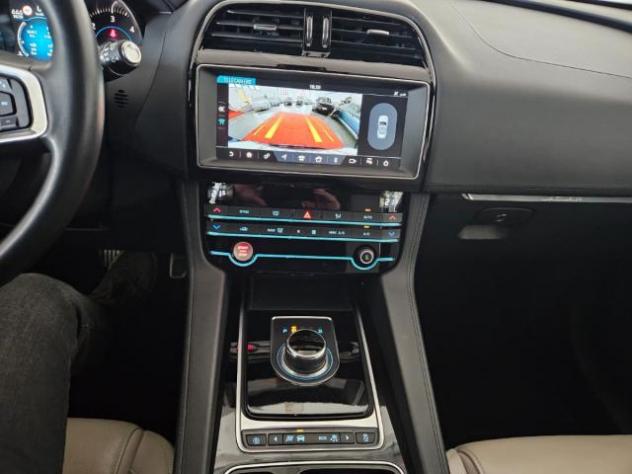 JAGUAR - F-Pace 2.0d i4 Prestige awd 180cv auto my20 - Foto 10