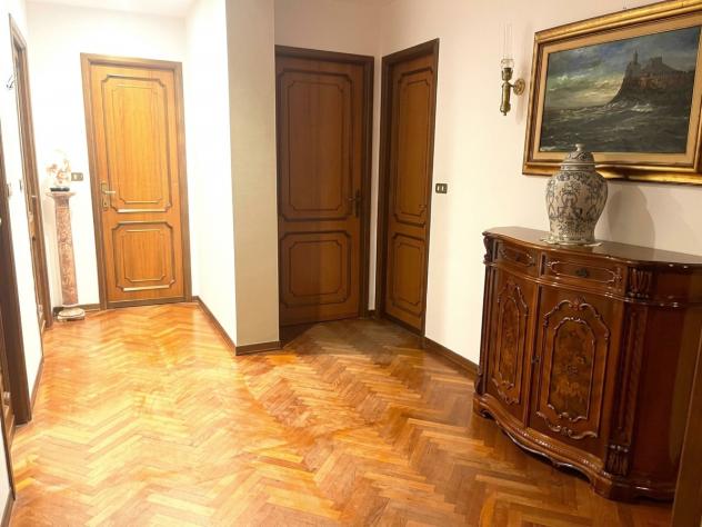 Pentalocale in affitto a La Spezia