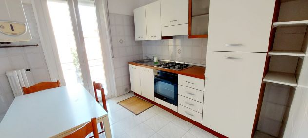 AFFITTASI TRILOCALE CON 3 STANZE PER INTERO APPARTAMENTO O PER SINGOLA STANZA - Foto 8