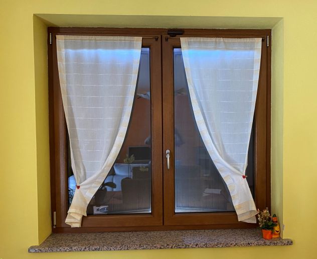 FINESTRA in PVC con Persiana ad Antone e Zanzariera - CONDIZIONI PERFETTE - Foto 2