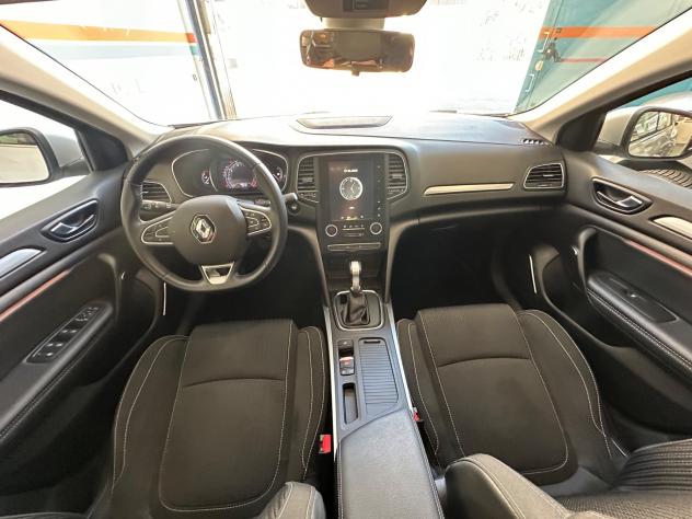Renault Mane Sporter TCe 140 CV EDC Intens - Foto 10