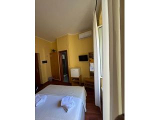 Room in Via Famagosta, Roma for 155 m² with 4 bedrooms