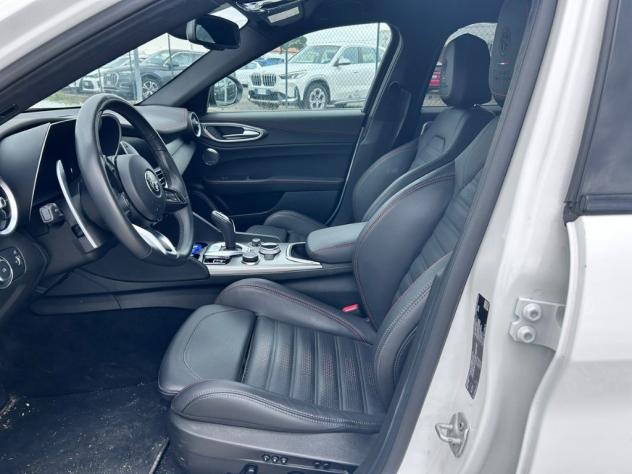 Alfa Romeo Giulia 2023 2.2 t Competizione Q4 210cv auto - Foto 9