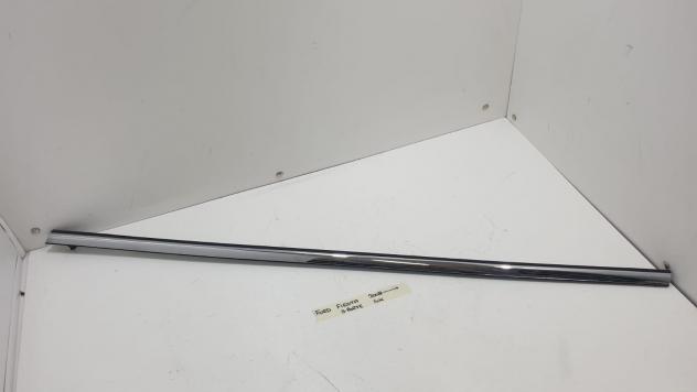 RASCHIAVETRO ANTERIORE SX CON MODANATURA CROMATA FORD Fiesta 6° Serie 3 PORTE (0817)