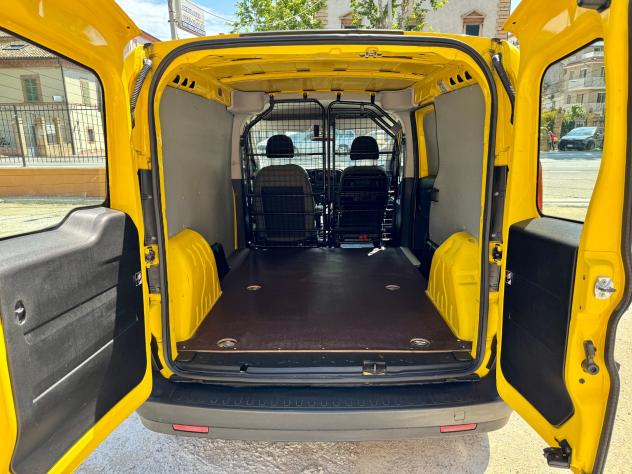 Fiat Doblo Dobl1.3 MJT PL-TN Cargo Maxi Lamierato SX E5 - Foto 10