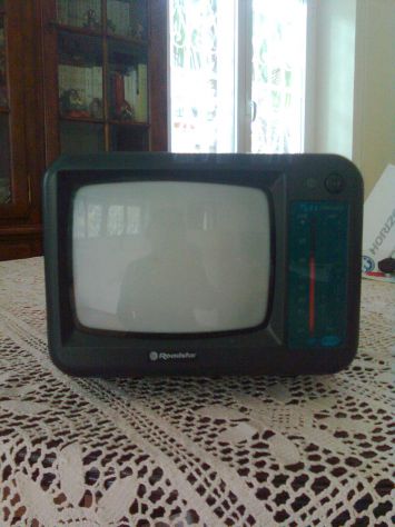 piccolo televisore da tavolo