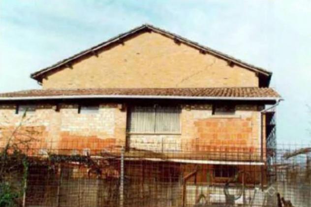 Immobile in asta di 1426 m² con più di 5 locali e box auto in vendita a Reggiolo - Foto 2