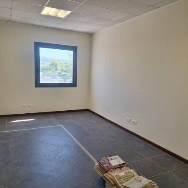 Immobile di 256 m² con più di 5 locali in affitto a Sassuolo - Foto 8