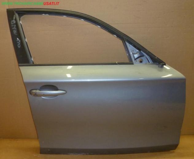 PORTA ANT.D. GRIGIO AZZURRO MET. NO ALZ. E SERR. 999-U60050 Carrozzeria  Lamierati esterni  Porte  Porta ant. dx. BMW - SERIE 1 E87 5 PORTE - 2004  20