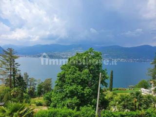 Nel verde bilocale arredato vista lago