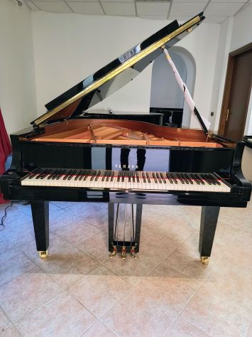 Pianoforte Yamaha C3 X ex demo (ancora con le etichette) pari al nuovo