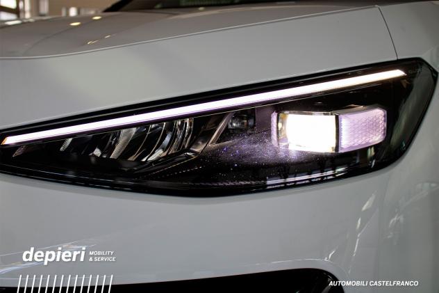 Volkswagen T-Roc T-Roc 1.5 eTSI ACT DSG R-Line MHEV - Foto 6