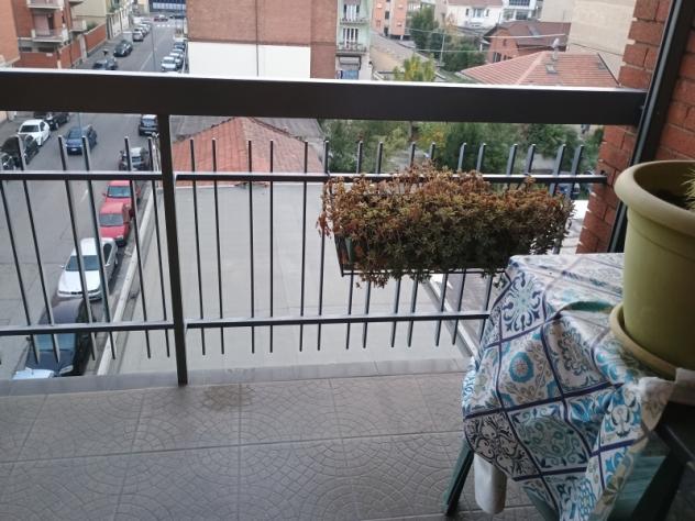 La posizione strategica dell’immobile permette ottimi collegamenti con il centro città grazie ai mezzi pubblici nelle vicinanze; - Foto 3