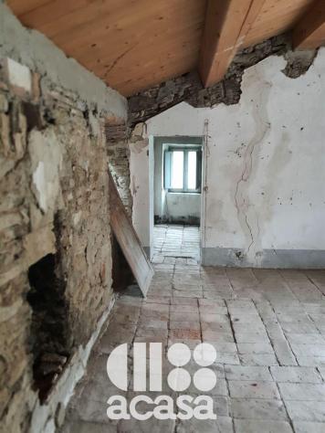 CASALE SEMI RISTRUTTURATO CON TERRENI - Foto 18