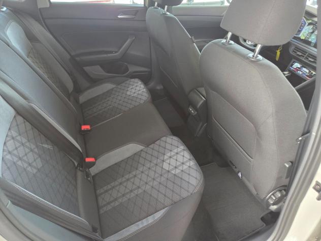 Volkswagen Taigo 1.0 TSI 115 CV DSG R-Line - Foto 10