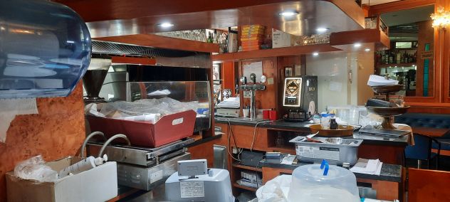 BAR CAFFETTERIA- AL CENTRO DI CESANO BOSCONE - HA ANCHE CANNA FUMARIA E - Foto 3