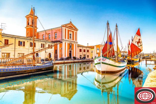 CESENATICO: casa abbinata ai lati DA RISTRUTTURARE con GIARDINO PRIVATO e POSTI AUTO - vista portocanale - Foto 3