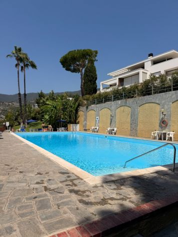 Quadrilocale con terrazzo vista mare, box auto e piscina - Foto 9