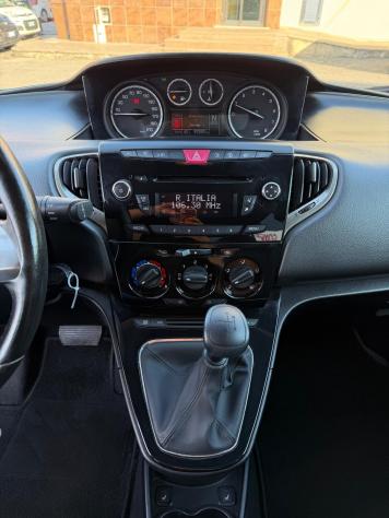 Lancia Ypsilon 0.9 TwinAir 85 CV 5 porte S&S DFN Platinum - Foto 5