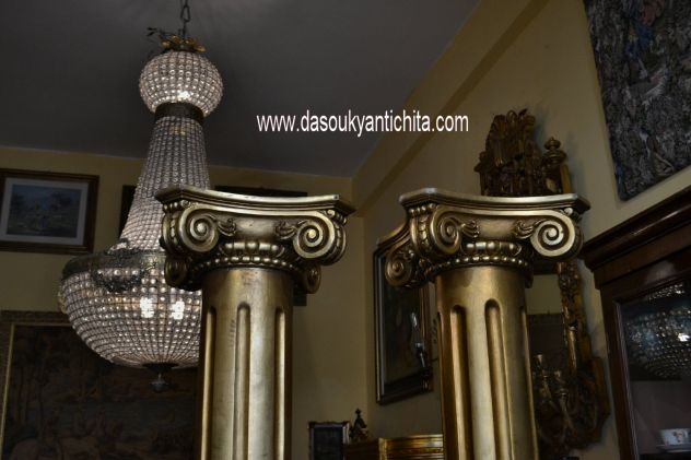 Coppia di colonne dorate alte 225 cm. con capitelli stile ionico - Foto 2