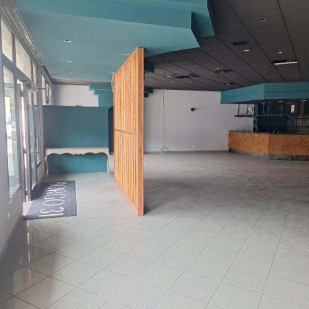 Immobile di 450 m² con 3 locali in affitto a Castellarano - Foto 3