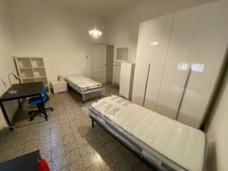 PISA CENTRO AFFITTO UN POSTO LETTO IN AMPIA DOPPIA PER STUDENTI