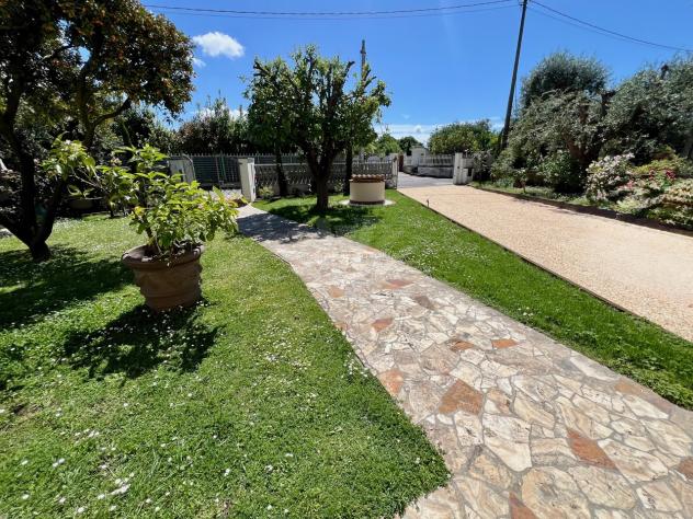 VILLA di 8 vani e di 180 mq (PIETRASANTA) rif. 1552 - Foto 2