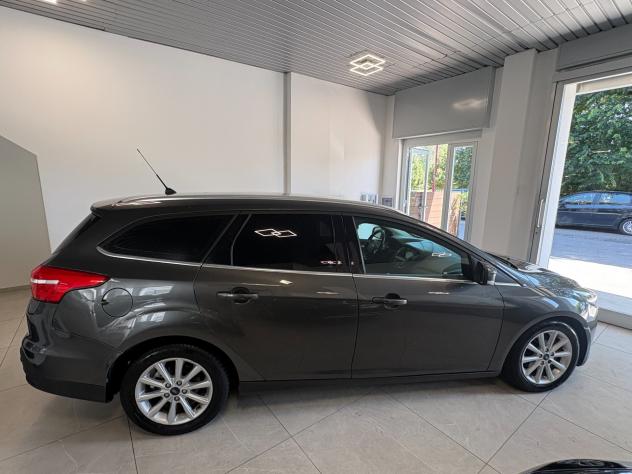 Ford Focus 1.5 TDCi 120 CV Start&Stop Powershift SW ST Line - Foto 6