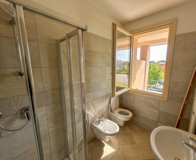 Bilocale con balcone, box auto e piscina - Foto 7