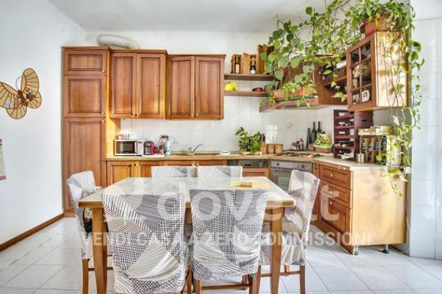 Villa di 150 m² con 5 locali e posto auto in vendita a Luvinate - Foto 9