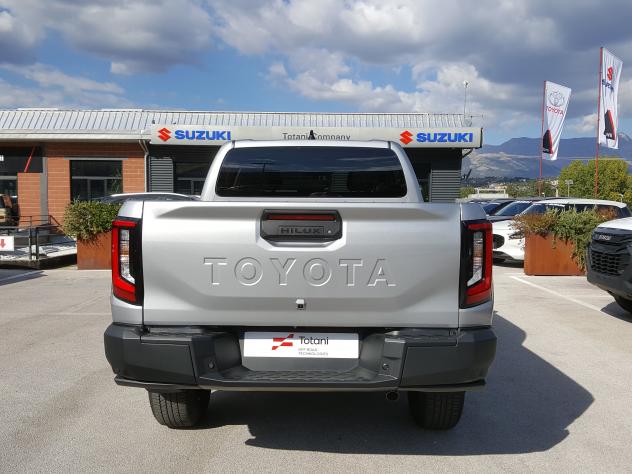 Toyota Hilux 2.8 D-4D 48V 204 CV A/T 4WD DC Mild Hybrid ICON - Foto 7