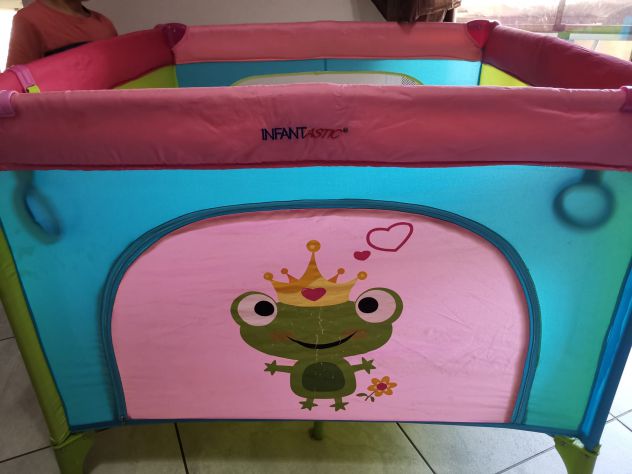 Box con lato in rete apribile per bambini