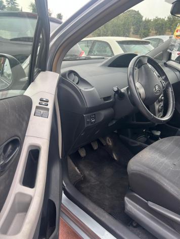Toyota Yaris 1.0 5 porte Sol - Foto 8