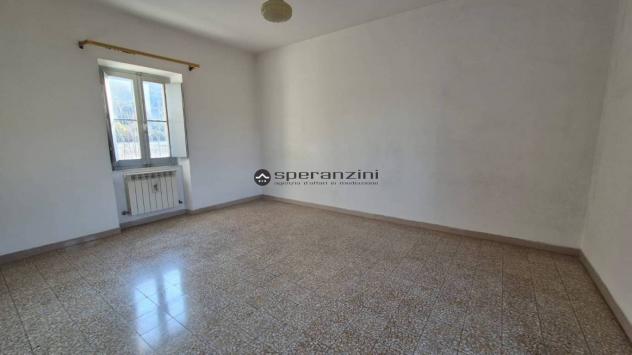 Vendesi casa indipendente a fossombrone ? zona comoda e ben collegata
in posizione facilmente accessibile, a pochi minuti dalla strada provinciale, pr - Foto 18