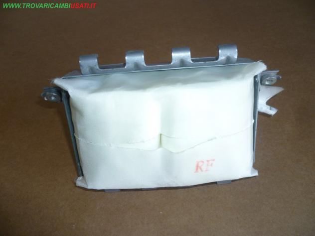 DISPOSITIVO AIRBAG LATO PASSEGGERO 1 SPINA NERA SUZUKI SWIFT (RS/MZ)  Carrozzeria  Sicurezza  Airbag  Air-bag passeggero SUZUKI - SWIFT - 01-04-2005 -
