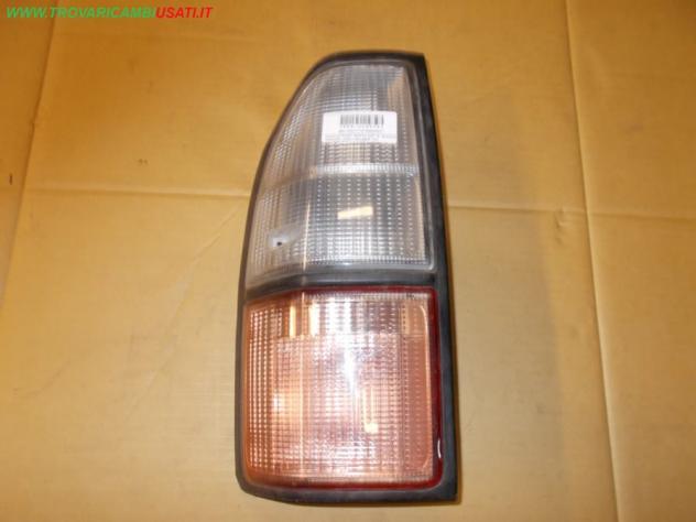FANALE POST. PARTE EST. S. BIANCO TOYOTA LAND CRUISER 100 (UZJ100/HDJ100)  Parti elettriche  Fanaleria  Fanali  Fanale post. sx. TOYOTA - LAND CRUISER