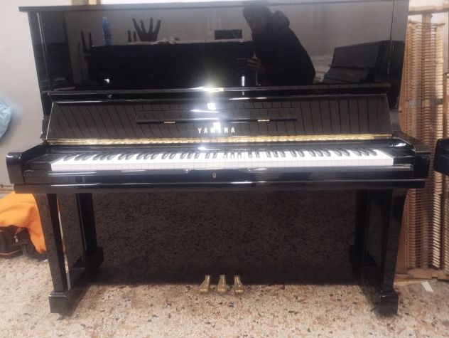 Pianoforte Yamaha U3 A seminuovo con trasporto e panca inclusi
