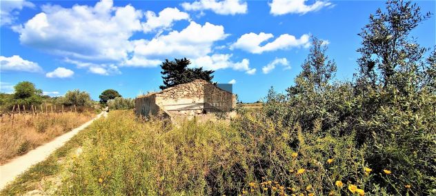 Rustico in vendita a Noto vicino al mare con terreno