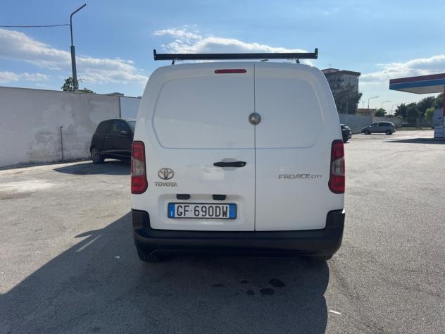Toyota Proace City 1.5D 100 CV Active - Foto 8