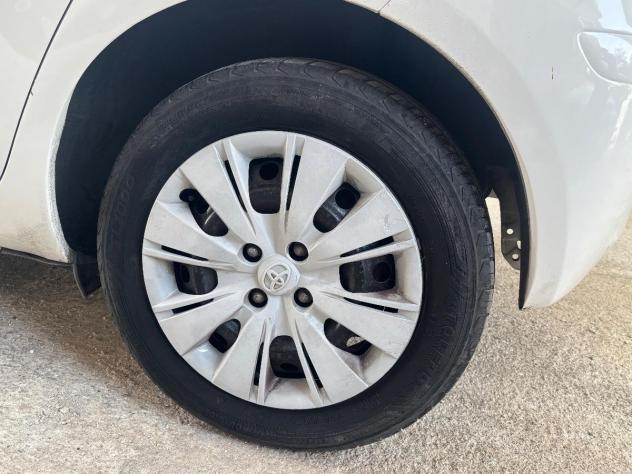 TOYOTA - Yaris - 1.0 5p. Now - Foto 10