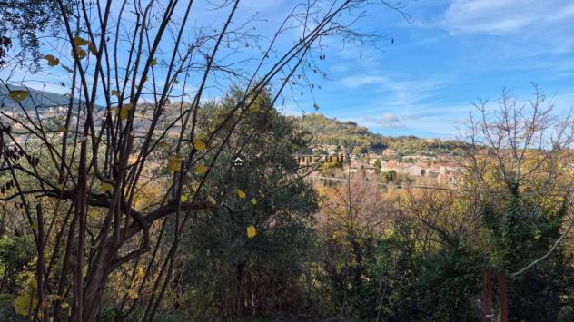 Vendesi casa indipendente a fossombrone ? zona comoda e ben collegata
in posizione facilmente accessibile, a pochi minuti dalla strada provinciale, pr