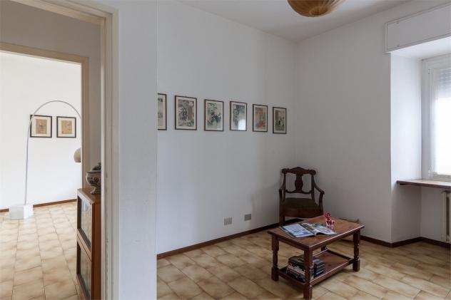 Casa a Mandello del Lario: Ampi Spazi e Prezzo Competitivo 129 - Foto 8