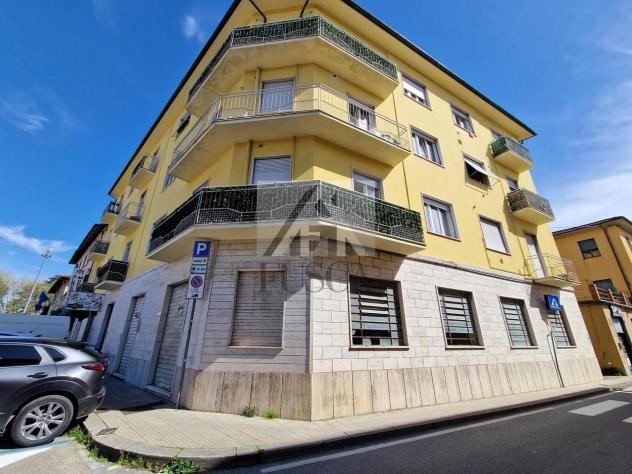 Locale commerciale in affitto a Lucca