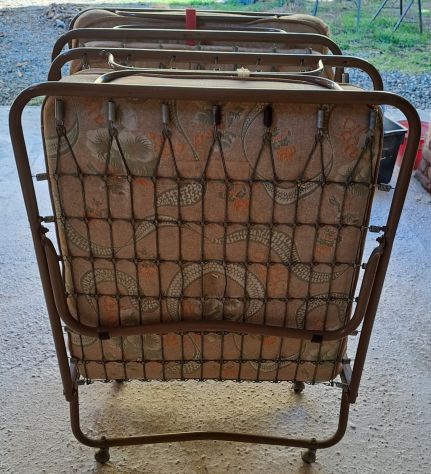 Reti in ferro pieghevoli con materassi e rotelle - Foto 2