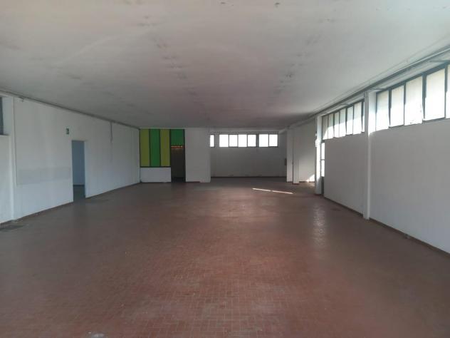 Locale comm.le/Fondo in affitto a Cascina 400 mq  Rif: 1398349