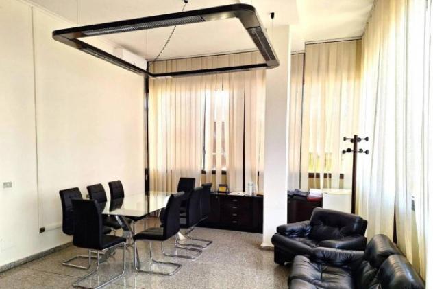 Immobile in asta di 201 m² con più di 5 locali in vendita a Elmas - Foto 9