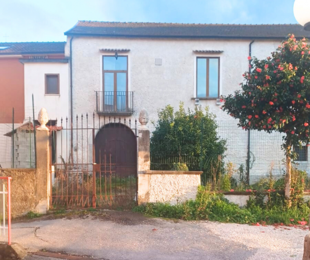 Pentalocale in vendita a Montoro