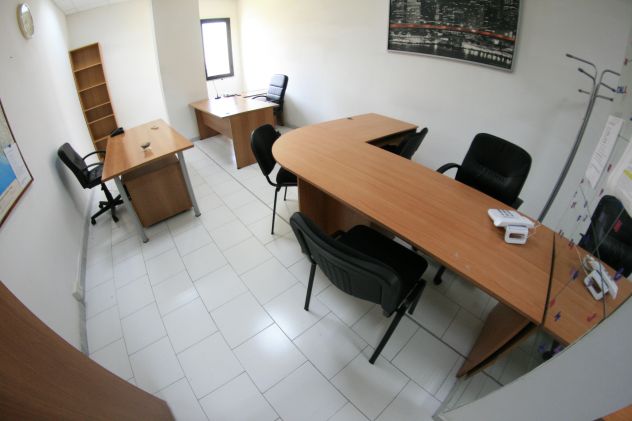 Locale ammobiliato con parcheggi euro 299 mese - Foto 8