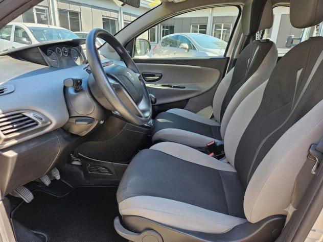 Lancia Ypsilon 1.2 69 cv Silver - Foto 7