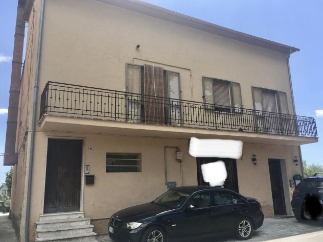 ABITAZIONE INDIPENDENTE CON TERRAZZO IN VENDITA A FABRICA DI ROMA